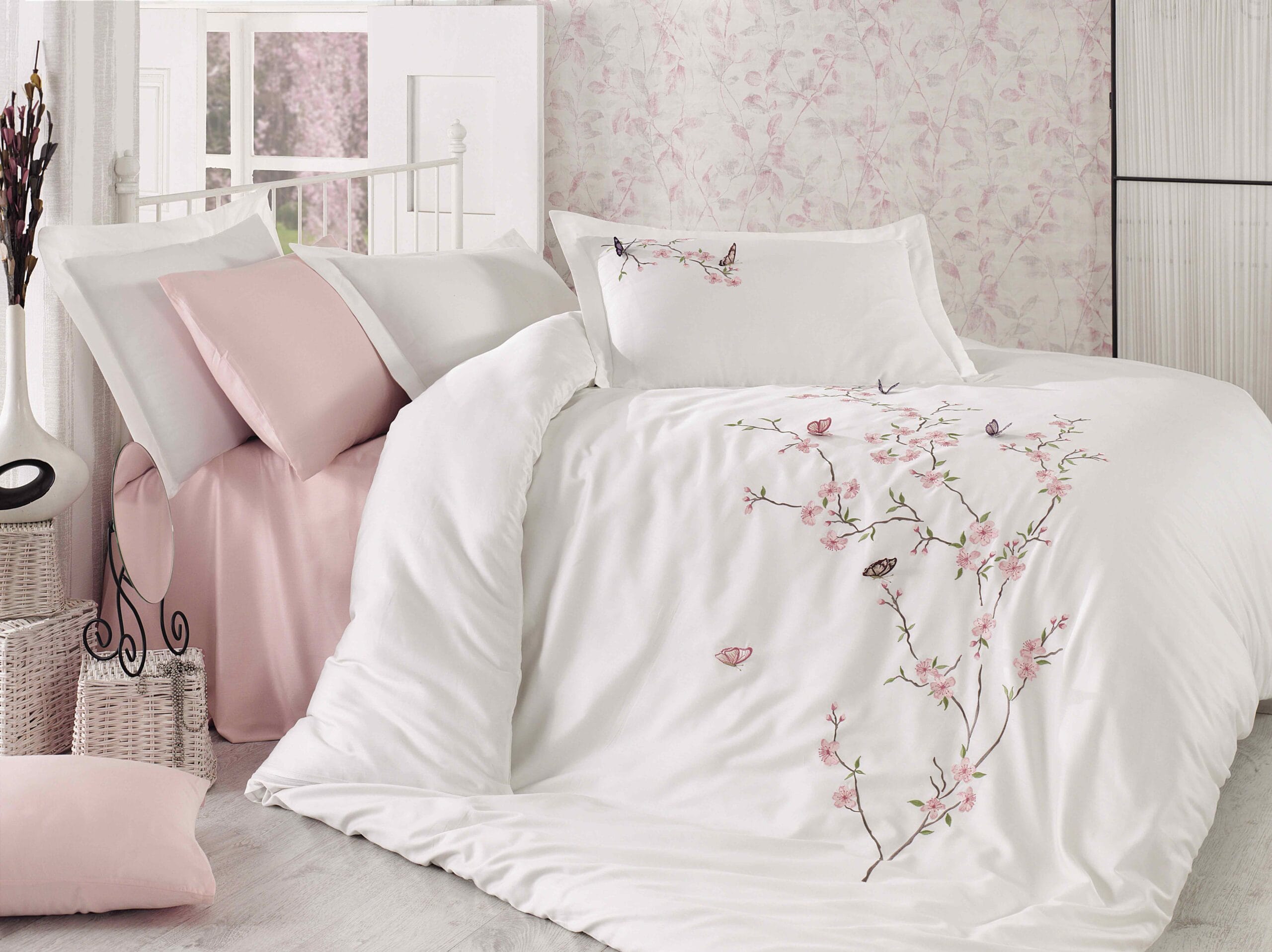 BUTTERFLY-NAKISLI-NEVRESIM-TAKIMI-KREM-scaled (1) Lenjerie Pat Premium Sakura Dream